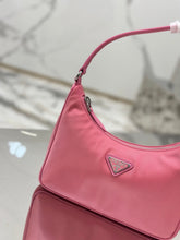 Carregar imagem no visualizador da galeria, Bolsa Prada mini Re-Edition 2000
