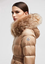 Carregar imagem no visualizador da galeria, Jacket Moncler Boed Hooded Shearling Short Down
