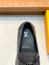 Carregar imagem no visualizador da galeria, Sapato 4 Louis Vuitton Preto

