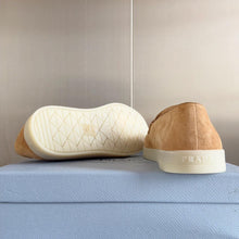 Carregar imagem no visualizador da galeria, Prada Suede Loafers
