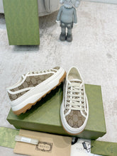 Carregar imagem no visualizador da galeria, Gucci And Ebony GG Canvas Beige
