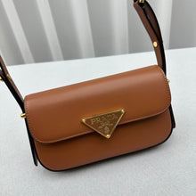 Carregar imagem no visualizador da galeria, Prada Cleo Shoulder Bag
