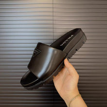Carregar imagem no visualizador da galeria, Prada Padded Slides Black Nappa Leather
