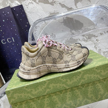 Carregar imagem no visualizador da galeria, Gucci Monogram Run Sneaker
