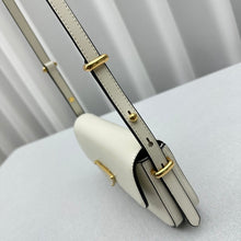 Carregar imagem no visualizador da galeria, Prada Cleo Shoulder Bag
