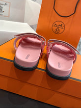 Carregar imagem no visualizador da galeria, Hermes Chypre  Sandal Pink Leather
