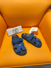 Carregar imagem no visualizador da galeria, Hermes Chypre Sandal Navy Calfskin Leather
