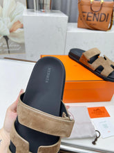 Carregar imagem no visualizador da galeria, Hermes Chypre Sandal Beige Calfskin Leather
