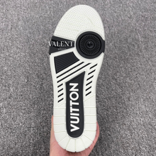 Carregar imagem no visualizador da galeria, Tênis Trainer Louis Vuitton Preto/Cinza/Branco
