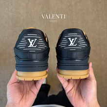 Carregar imagem no visualizador da galeria, Tênis Trainer Louis Vuitton Preto/Marrom
