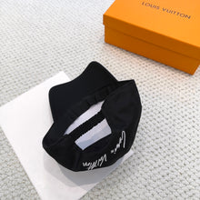 Carregar imagem no visualizador da galeria, Boné LV Preto
