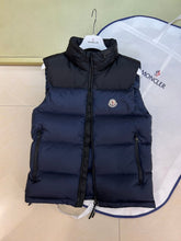 Carregar imagem no visualizador da galeria, Moncler Ophrys Down Vest
