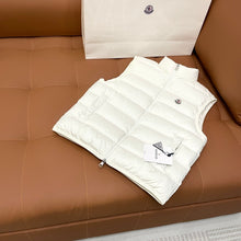 Carregar imagem no visualizador da galeria, Colete Moncler Branco
