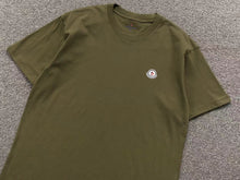 Carregar imagem no visualizador da galeria, T-Shorts Moncler Light Green
