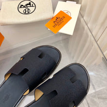 Carregar imagem no visualizador da galeria, Hermes Izmir Sandal Noir Smooth Calfskin Leather Black
