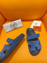 Carregar imagem no visualizador da galeria, Hermes Chypre Sandal Navy Calfskin Leather
