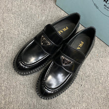 Carregar imagem no visualizador da galeria, Mocassim Prada Black
