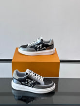 Carregar imagem no visualizador da galeria, Tênis New Louis Vuitton Preto/Prata
