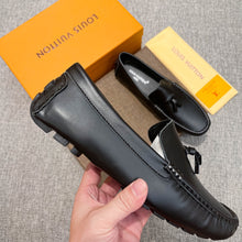 Carregar imagem no visualizador da galeria, Mocassin Louis Vuitton
