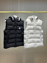 Carregar imagem no visualizador da galeria, MONCLER SLEEVELESS - BOURNE WHITE \ BLACK
