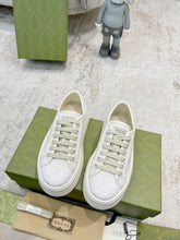 Carregar imagem no visualizador da galeria, Gucci And Ebony GG Canvas White
