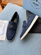 Carregar imagem no visualizador da galeria, Mocassim Prada blue
