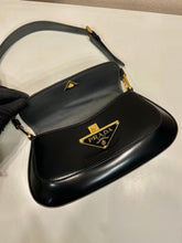 Carregar imagem no visualizador da galeria, Prada Cleo
