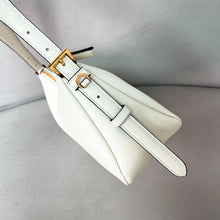 Carregar imagem no visualizador da galeria, Prada Aimee bag white
