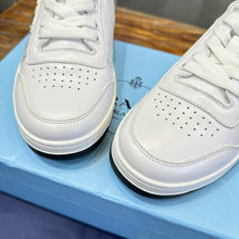 Carregar imagem no visualizador da galeria, Prada Downtown Low Top Sneakers Leather White White Black
