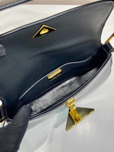 Carregar imagem no visualizador da galeria, Prada Cleo

