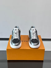 Carregar imagem no visualizador da galeria, Tênis New Louis Vuitton Preto/Prata
