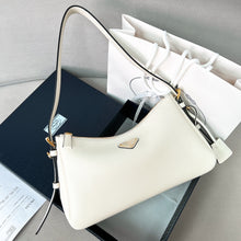 Carregar imagem no visualizador da galeria, Prada Aimee bag white

