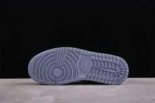 Carregar imagem no visualizador da galeria, Jordan 1 Low Blue Whisper
