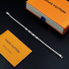 Carregar imagem no visualizador da galeria, Pulseira LV Prateada
