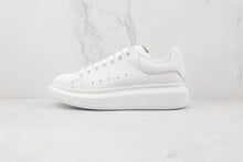 Carregar imagem no visualizador da galeria, Alexander McQueen Oversized White
