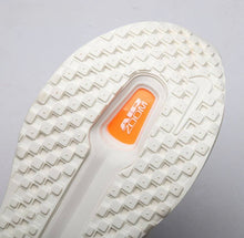 Cargar imagen en el visor de la galería, Nike Vomero Premium - Beige/Naranja
