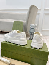 Carregar imagem no visualizador da galeria, Gucci And Ebony GG Canvas White
