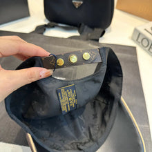 Carregar imagem no visualizador da galeria, Boné Louis Vuitton
