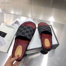 Carregar imagem no visualizador da galeria, Gucci Angelina Platform 55 mm Sandal Black Red Jacquard Denim
