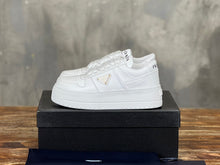 Carregar imagem no visualizador da galeria, Prada Downtown Bold Leather Sneakers White
