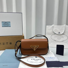 Carregar imagem no visualizador da galeria, Prada Cleo Shoulder Bag

