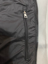 Carregar imagem no visualizador da galeria, MONCLER SLEEVELESS - BOURNE WHITE \ BLACK
