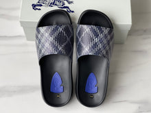 Carregar imagem no visualizador da galeria, Chinela Burberry Storm blue
