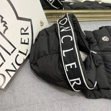 Carregar imagem no visualizador da galeria, MONCLER SLEEVELESS - BOURNE WHITE \ BLACK

