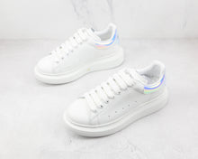 Carregar imagem no visualizador da galeria, Alexander Mcqueen Oversized Polarizad Pink
