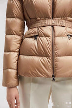 Carregar imagem no visualizador da galeria, Jacket Moncler Boed Hooded Shearling Short Down
