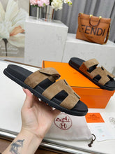 Carregar imagem no visualizador da galeria, Hermes Chypre Sandal Beige Calfskin Leather
