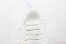 Carregar imagem no visualizador da galeria, Alexander Mcqueen Oversized Ivory Black
