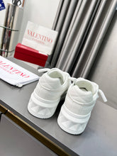 Carregar imagem no visualizador da galeria, Valentino One Stud XL White
