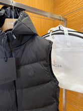 Carregar imagem no visualizador da galeria, Colete Moncler All Black
